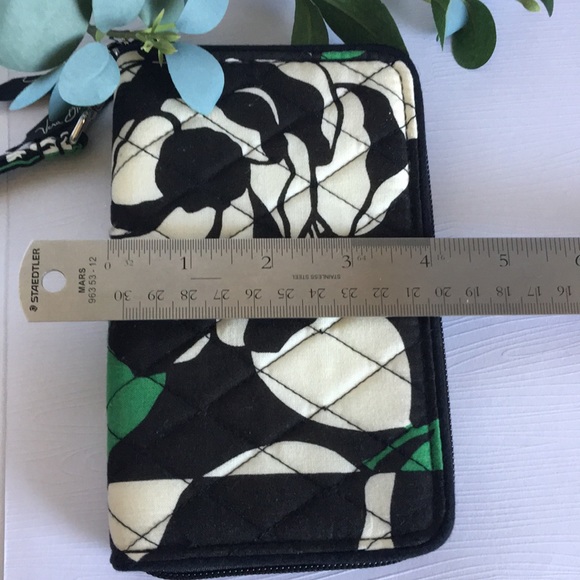 Vera Bradley Wristlet (Retired Floral Pattern) RARE - Picture 8 of 10